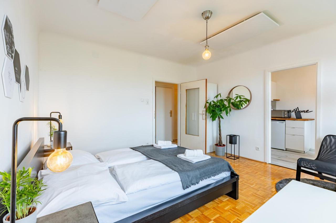 New With A View - Modern Studio Wien Eksteriør bilde
